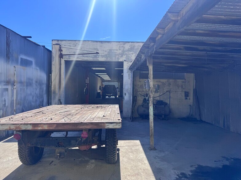 More Photos Of 225 E Redondo Beach Blvd, Gardena Industrial For Sale
