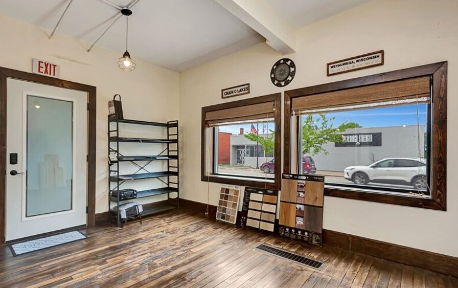 More Photos Of 114 E Main St, Weyauwega Storefront Retail Residential For Sale