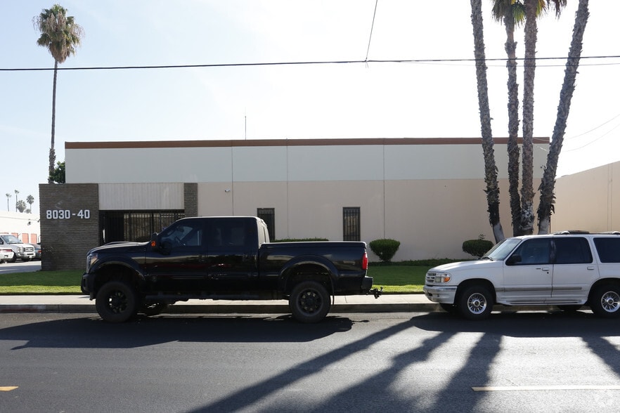 More Photos Of 8030-8040 Deering Ave, Canoga Park Light Manufacturing For Lease