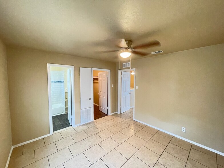 More Photos Of 216 Lucas St, San Antonio Apartments For Sale