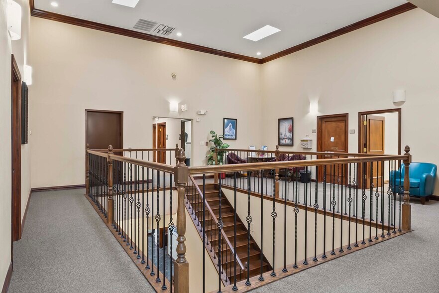 More Photos Of 1312 E 14th St, Plano Office For Lease