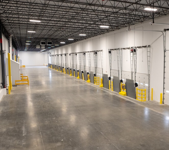 More Photos Of 1564 SE Tater Peeler Rd, Lebanon Refrigeration Cold Storage For Lease