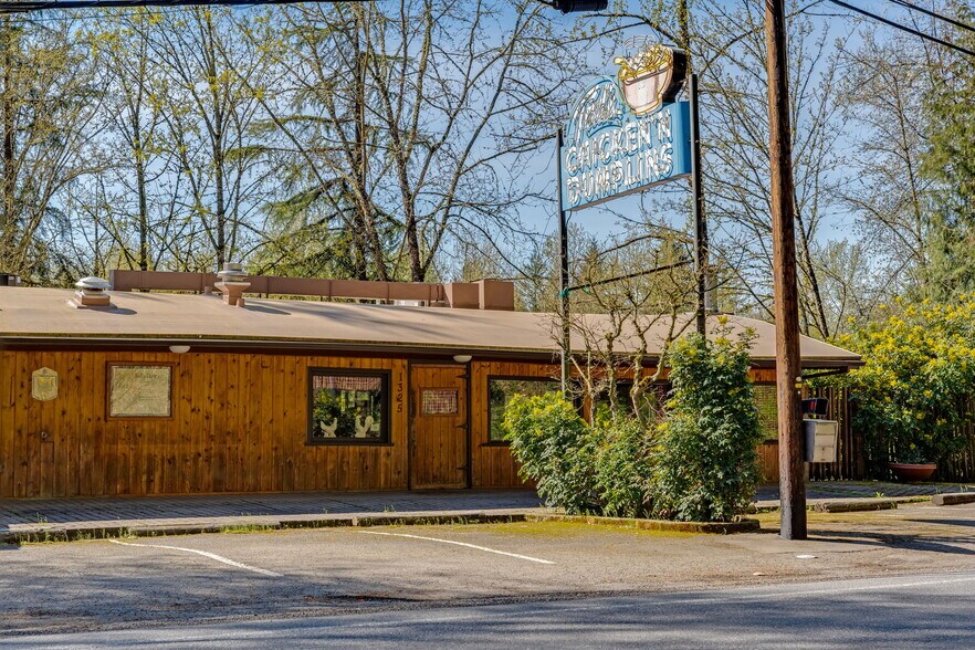 More Photos Of 1325 E Columbia River Hwy, Troutdale Restaurant For Sale