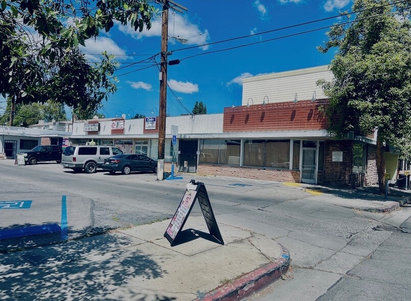 Primary Photo Of 7209-7219 Owensmouth Ave, Canoga Park Storefront For Lease