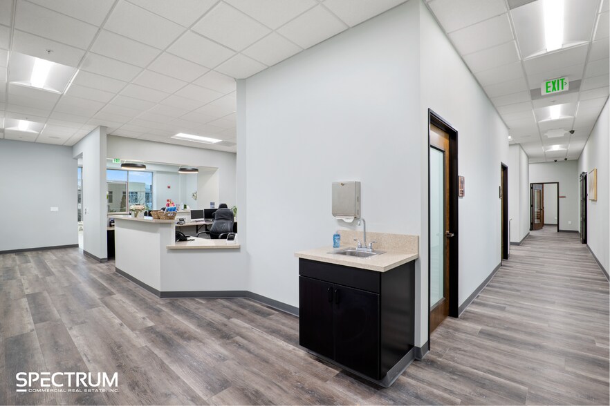 More Photos Of 21050 Centre Pointe Pky, Santa Clarita Medical For Lease