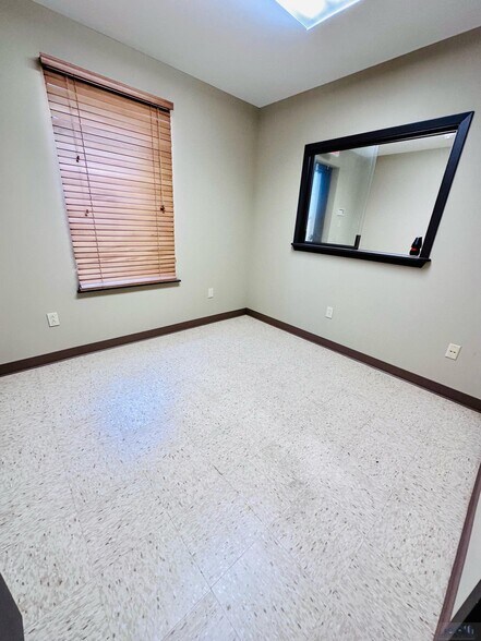 More Photos Of 188 Technology Ln, Gray Warehouse For Lease