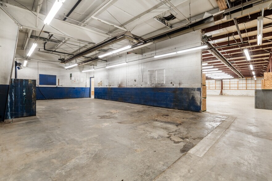 More Photos Of 43 Beaumont St, Zanesville Warehouse For Lease