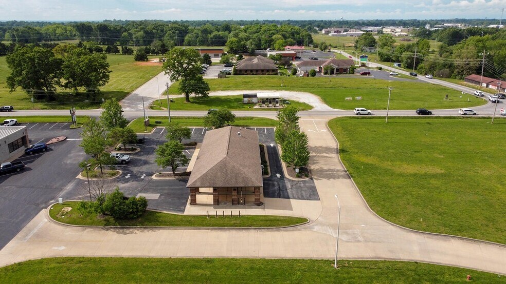 More Photos Of 291 E Hwy CC, Nixa Bank For Lease