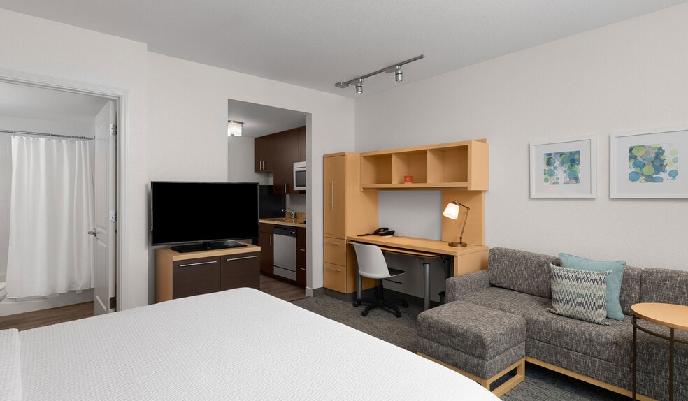More Photos Of 4100 N Kittredge St, Denver Hotel For Sale