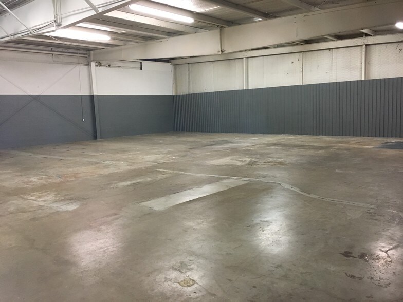 More Photos Of 2006 50th St, Lubbock Flex For Lease