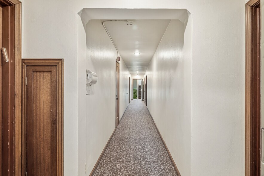 More Photos Of 8008 Greenwood Ave N, Seattle Apartments For Sale