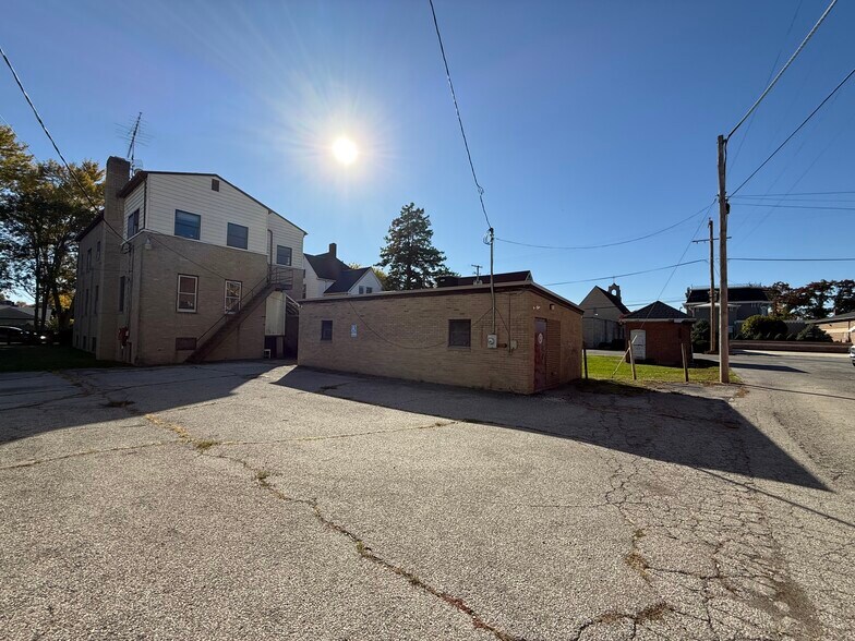 More Photos Of 224 E Rensselaer St, Bucyrus General Retail For Sale