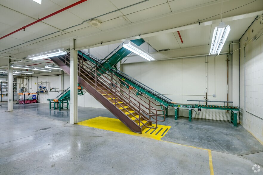 More Photos Of 1555 Glory Rd, Green Bay Manufacturing For Lease