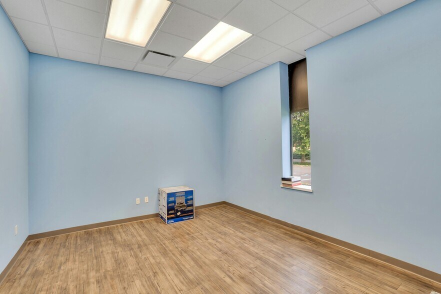 More Photos Of 5 Mars Ct, Montville Warehouse For Lease