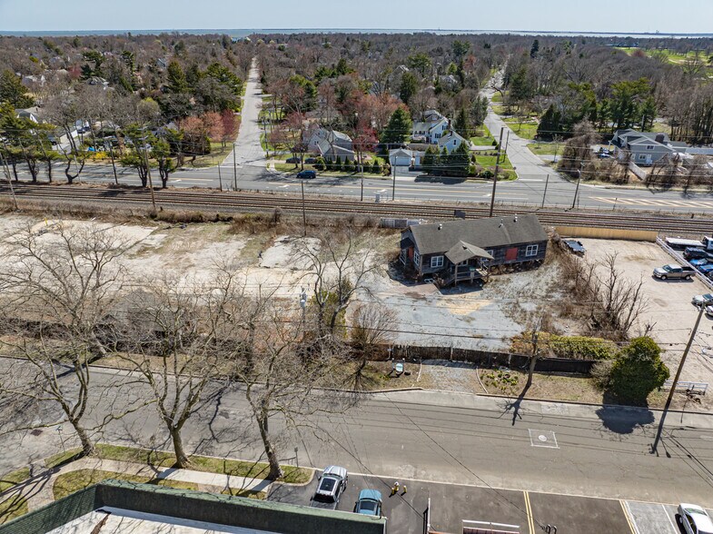 More Photos Of 245 Orinoco Dr, Brightwaters Garden Center For Sale