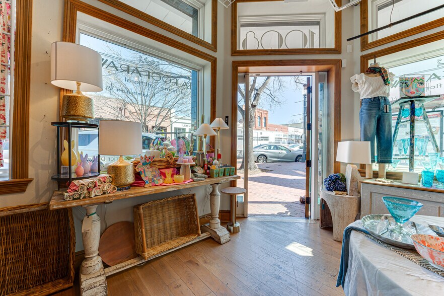 More Photos Of 1008 E 15th St, Plano Storefront Retail Office For Sale