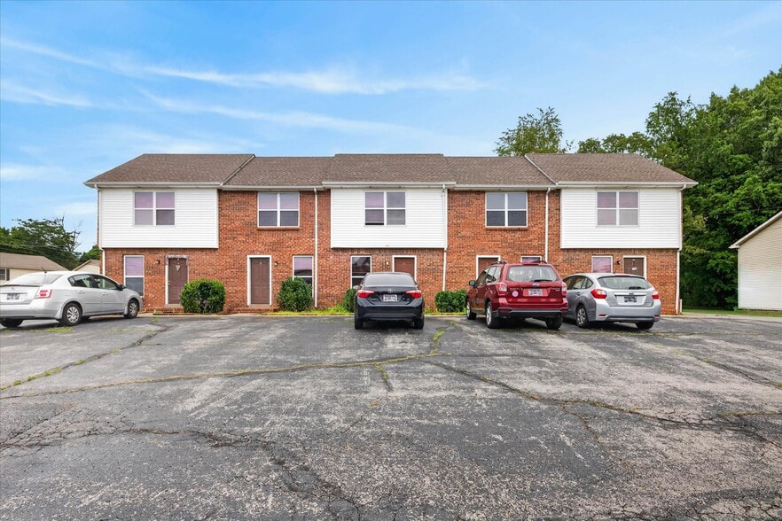 More Photos Of 1531 E Knollwood Cir, Clarksville Apartments For Sale