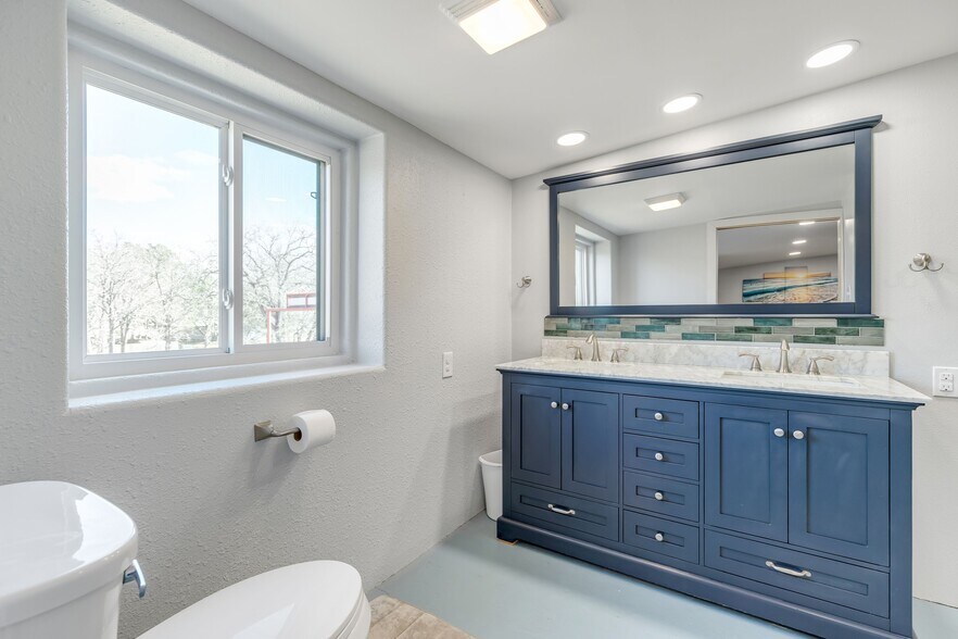 More Photos Of 1374 State Hwy 71, Bastrop Flex For Lease