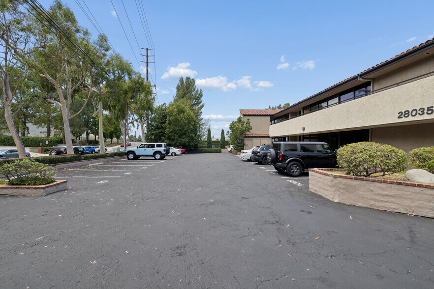 More Photos Of 28035 Dorothy Dr, Agoura Hills Office For Sale