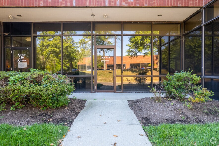 More Photos Of 200 Horizon Dr, Hamilton Office For Lease