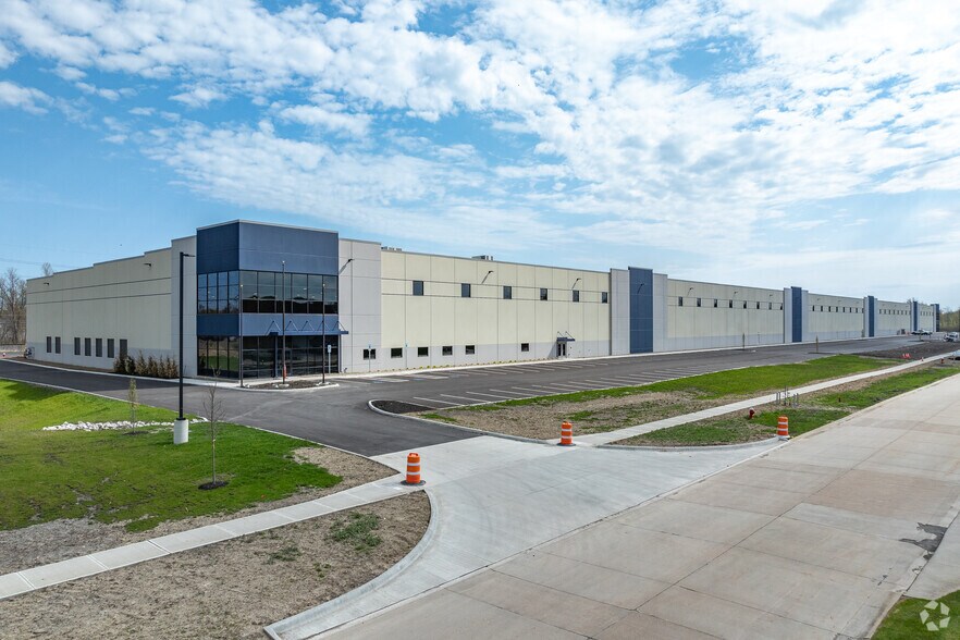 More Photos Of 37988 Avon Commerce Pky, Avon Distribution For Lease