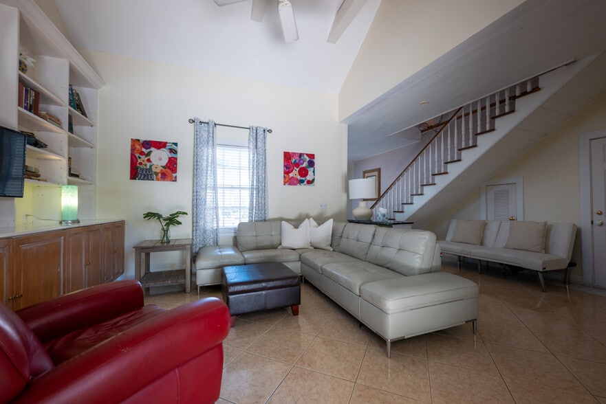 More Photos Of 412 Frances St, Key West Hotel For Sale