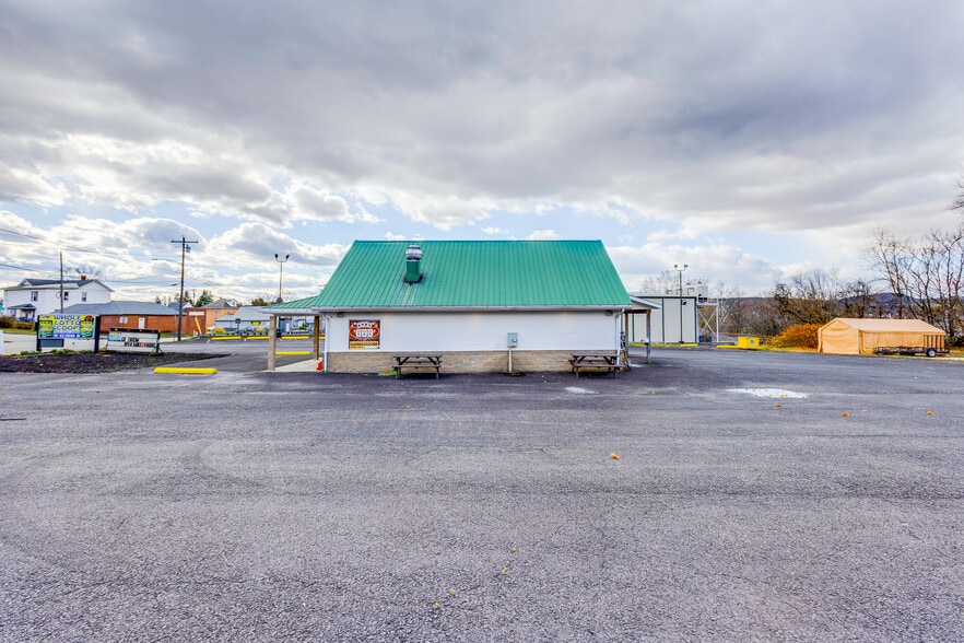 More Photos Of 702 Industrial Blvd, Latrobe Freestanding For Sale
