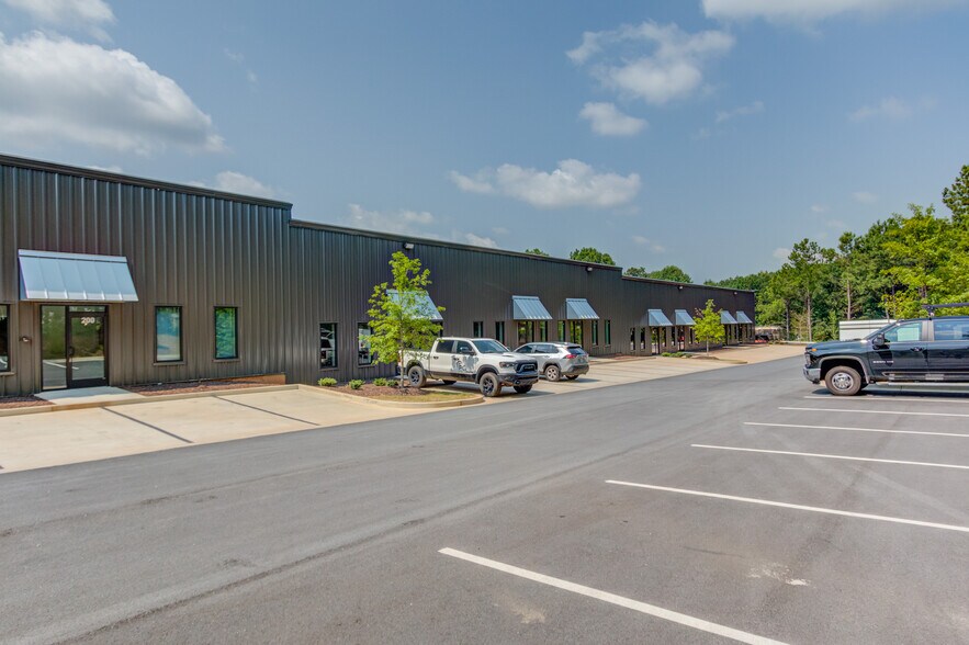 More Photos Of 5915 Steeplechase Blvd, Cumming Warehouse For Lease
