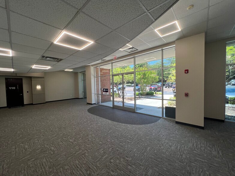 More Photos Of 1431 Centerpoint Blvd, Knoxville Office For Lease