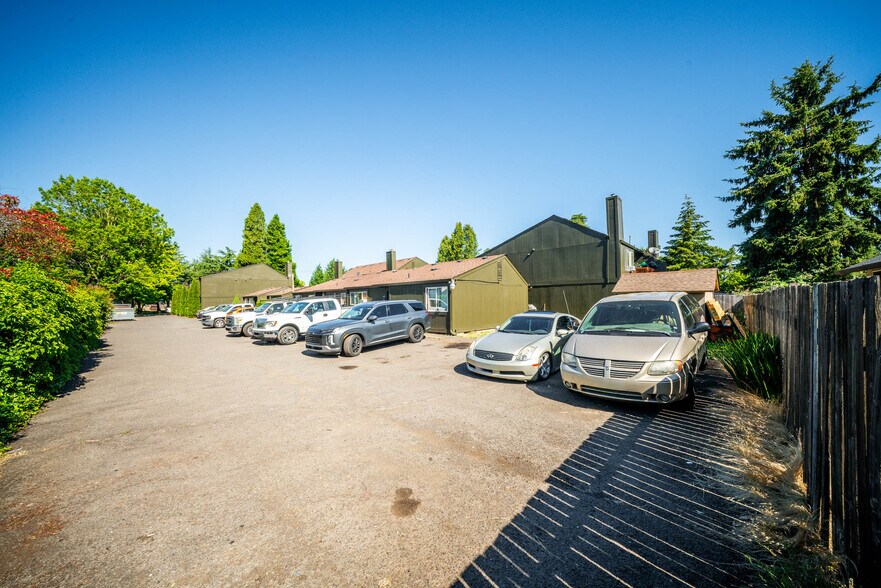 More Photos Of 1046 NE 17th Ave, Hillsboro Apartments For Sale