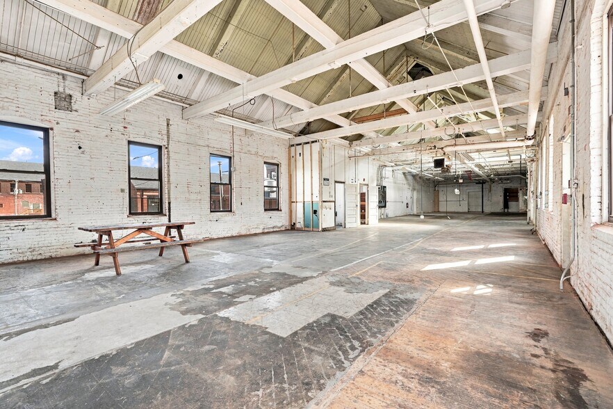 More Photos Of 420 Dwight St, Holyoke Manufacturing For Lease