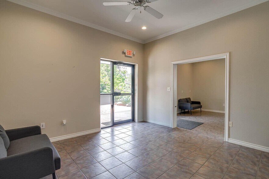 More Photos Of 110 Gotcher Ave, Lake Dallas Warehouse For Sale