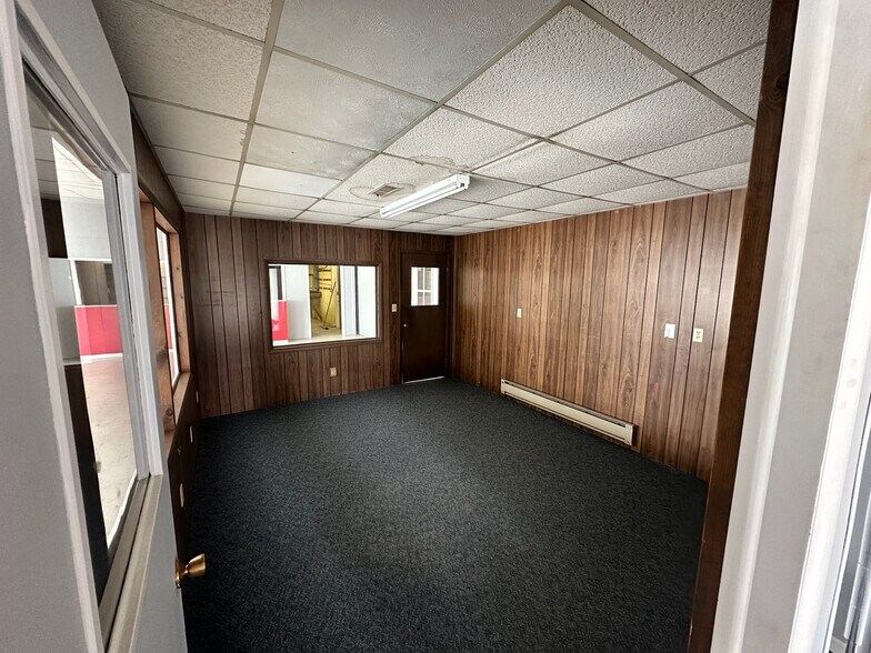 More Photos Of 2242 Silver St, Ashland Light Manufacturing For Lease