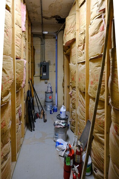 More Photos Of 408 W Main St, Benton Harbor Freestanding For Lease