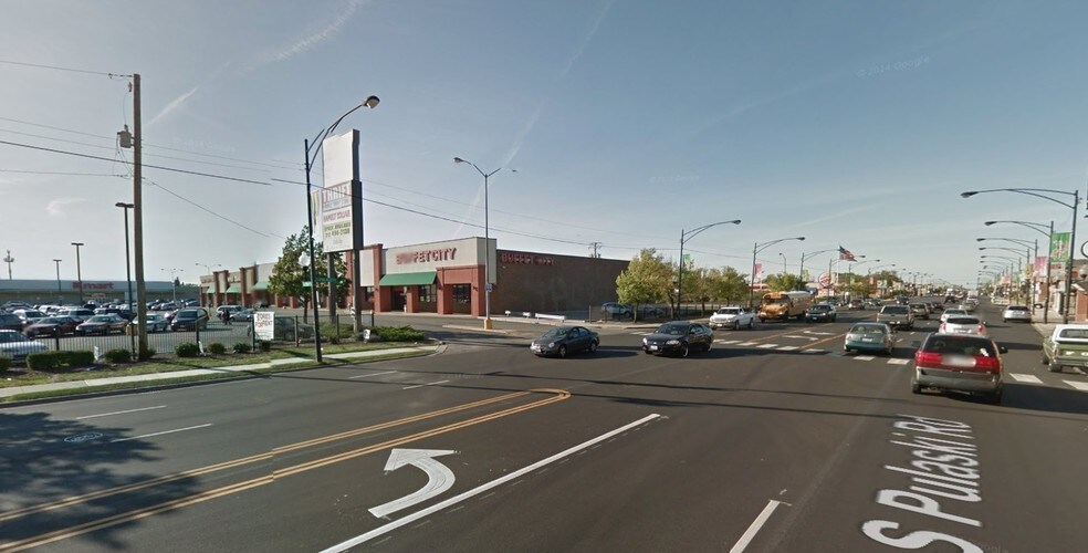 More Photos Of 7000 S Pulaski Rd, Chicago Freestanding For Lease