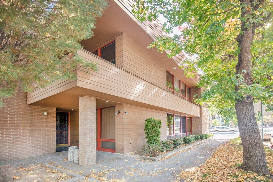 More Photos Of 725 30th St, Sacramento Office For Lease