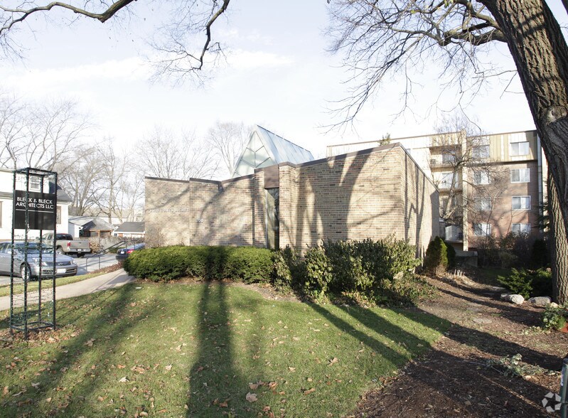 More Photos Of 200-206 E Church St, Libertyville Coworking Space