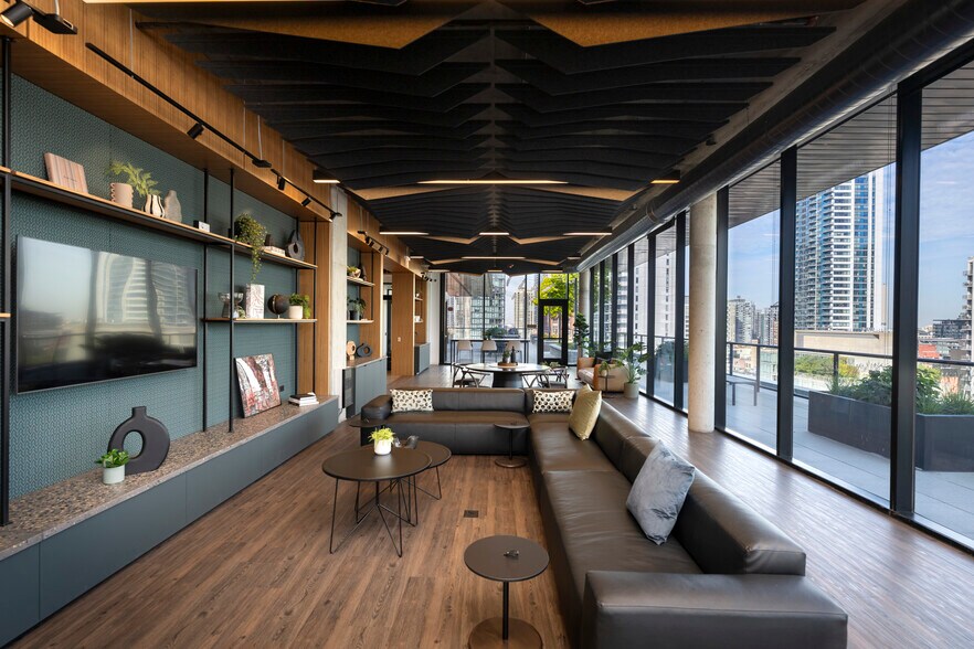 More Photos Of 448 N LaSalle Dr, Chicago Office For Lease