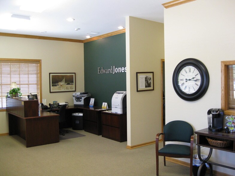 More Photos Of 612-624 N Mulberry Rd, Derby Office For Sale