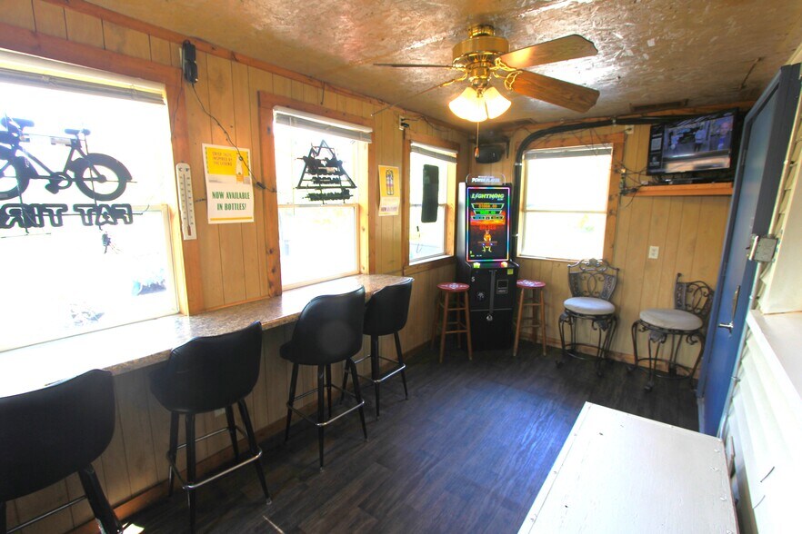 More Photos Of W3239 Dundas Rd, Kaukauna Bar For Sale