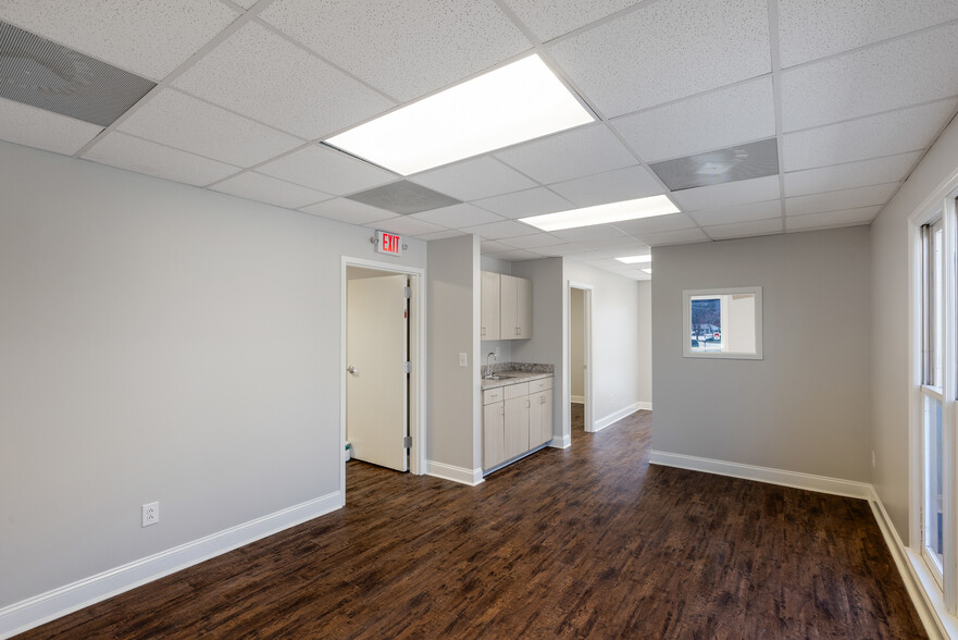 More Photos Of 6564 Professional Pl, Riverdale Medical For Lease