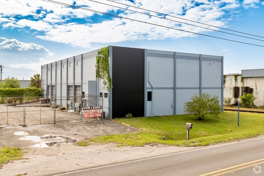 More Photos Of 3490 Oleander Ave, Fort Pierce Warehouse For Sale