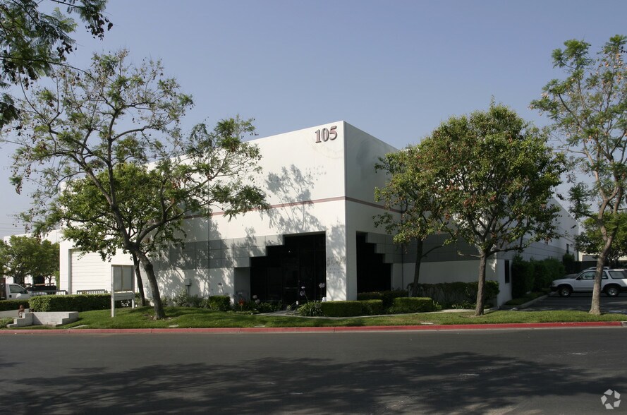 More Photos Of 105 Exchange Pl, Pomona Manufacturing For Lease