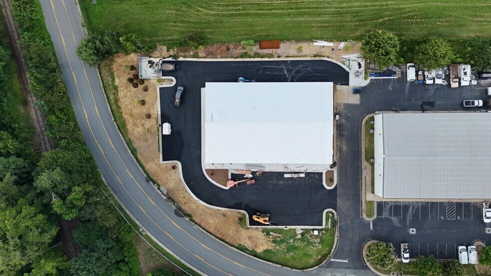 More Photos Of 3406 Shannon Park Dr, Fredericksburg Warehouse For Lease