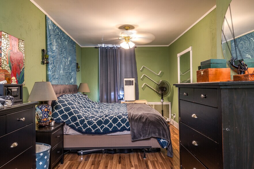 More Photos Of 578 N Main St, Oshkosh Storefront Retail Residential For Sale