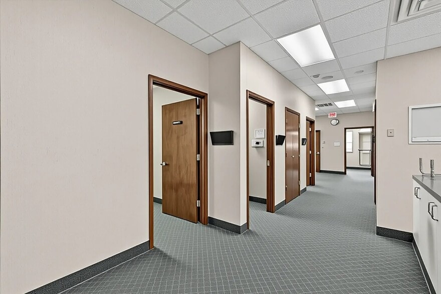 More Photos Of 24-26 Liberty Square Mall, Stony Point Office For Sale