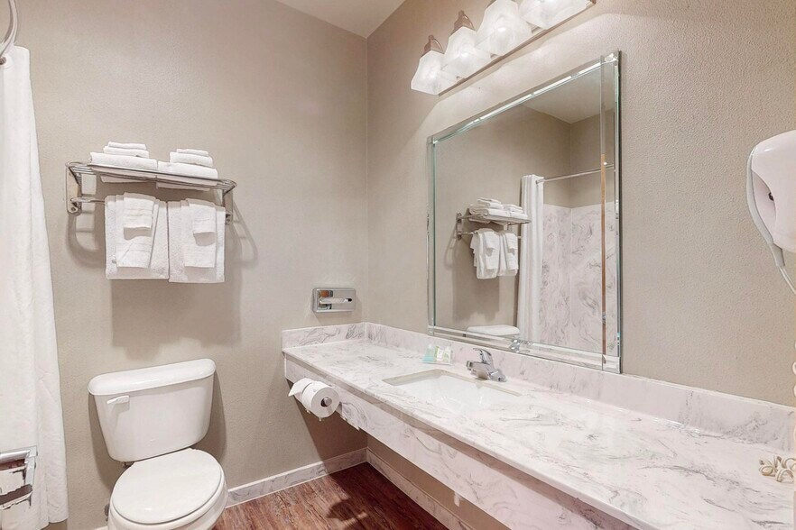 More Photos Of 5640 E Paisano Dr, El Paso Hotel For Sale
