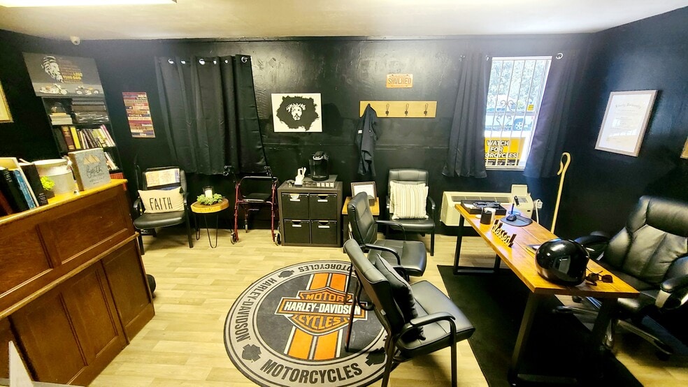 More Photos Of 555 8th St, Daytona Beach Distribution For Sale