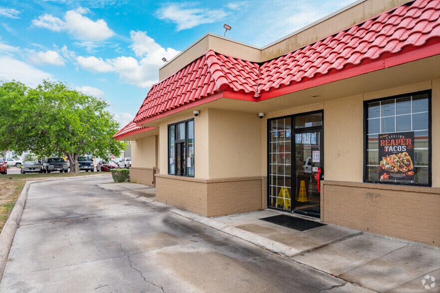 More Photos Of 912 N Main St, La Feria Fast Food For Sale