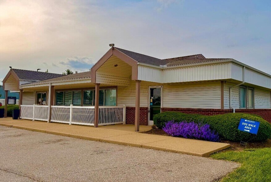 More Photos Of 5230 Renner Rd, Columbus Veterinarian Kennel For Sale